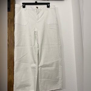White cropped pants